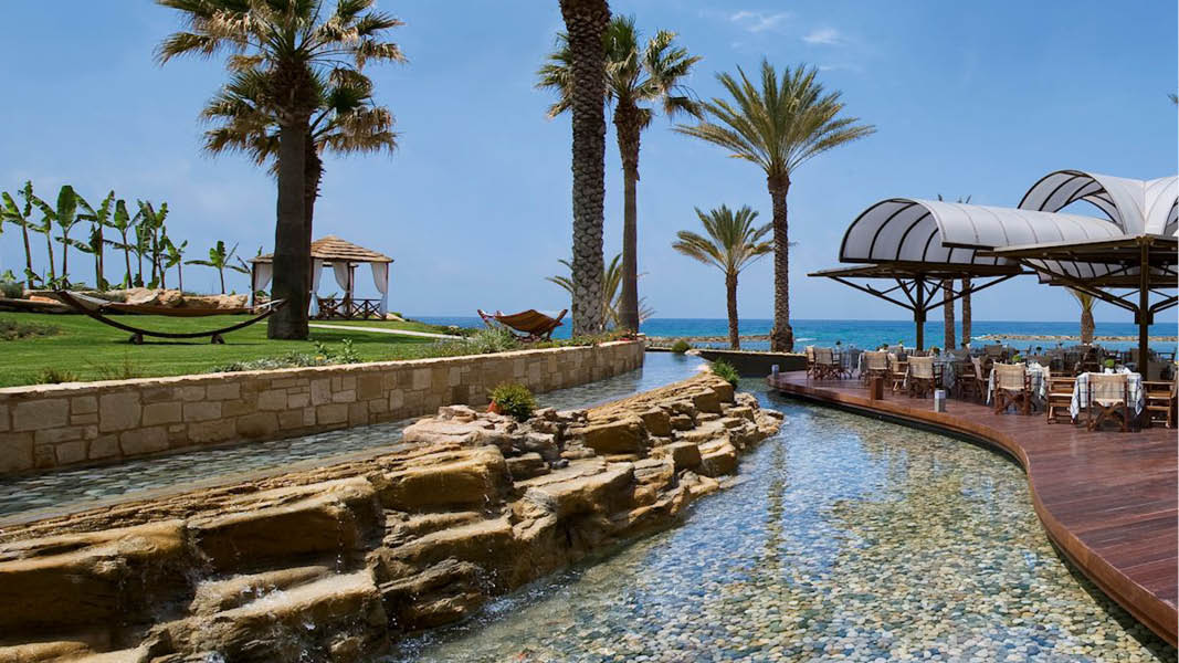 L�kker pool p� Pioneer Beach Hotel, Cypern