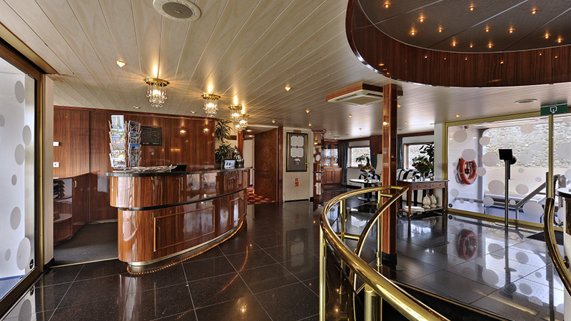 Foyer og reception p MS Crucevita