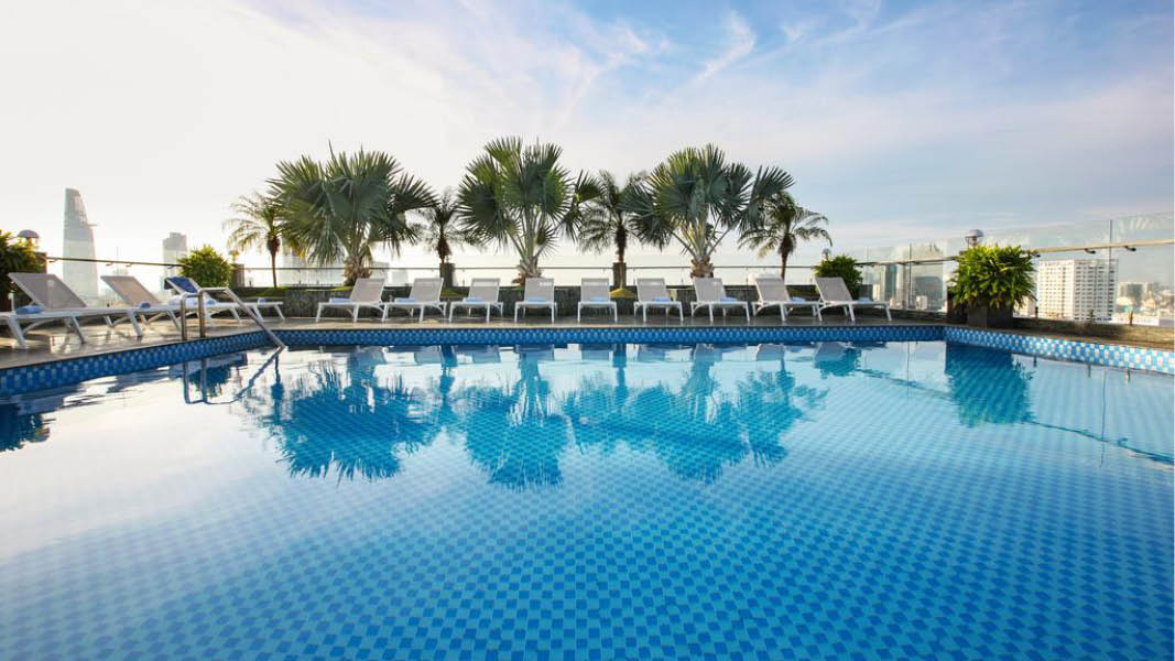 Swimmingpoolen p Edenstar Saigon Hotel