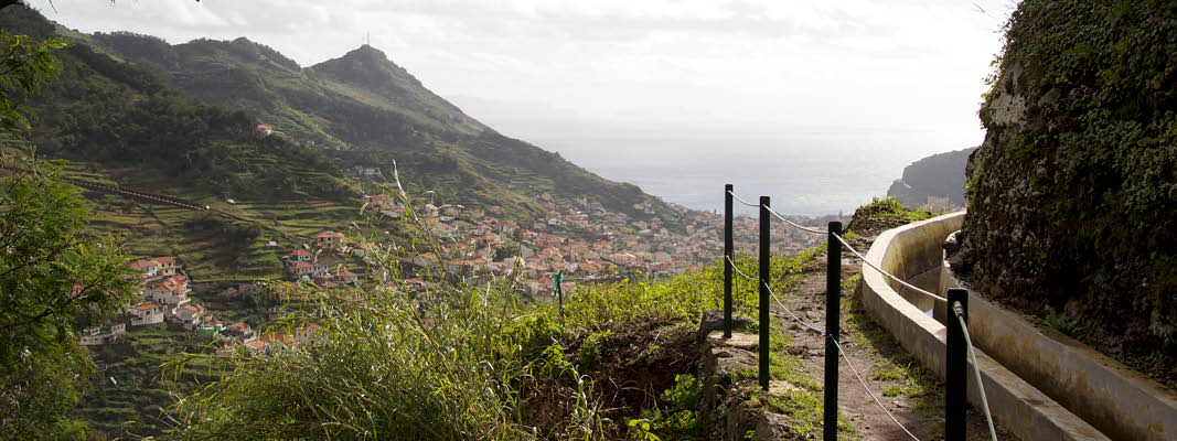Vandring langs levadaen, Madeira, Portugal