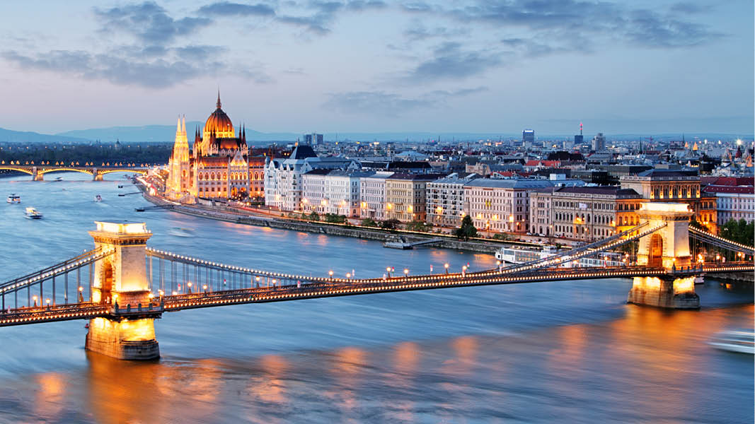 Budapest og Donau i skumringen