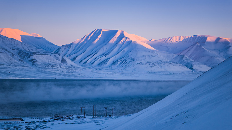 Det isklædte landskab på Svalbard, Norge