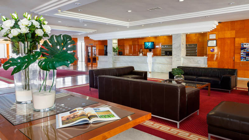 Lobbyen og receptionen p Hotel Best Semiramis
